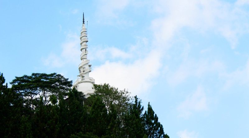 Ambuluwawa Tower jako dominanta Srí Lanky