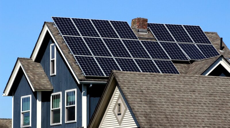 Dům se solárními panely – udržitelná domácnost